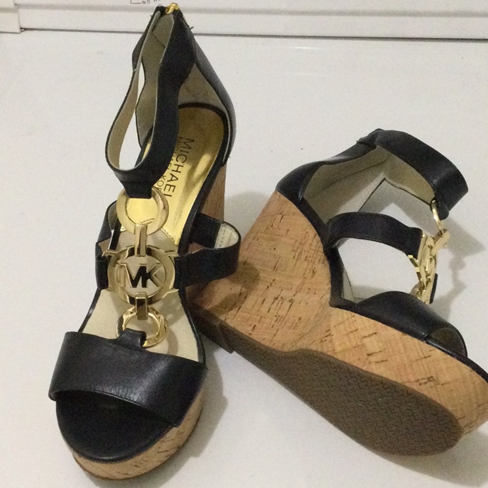 Michael Kors Leather wedge platform sandals black /gold logo size 7 - Picture 4 of 4